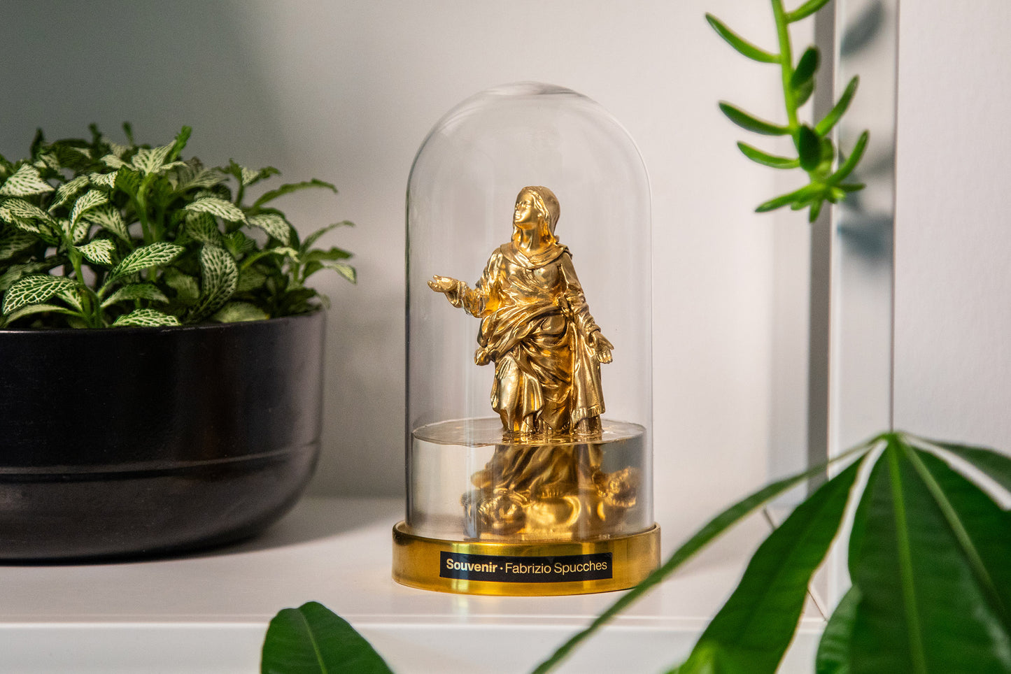 Fabrizio Spucches, Madonnina in resina Souvenir