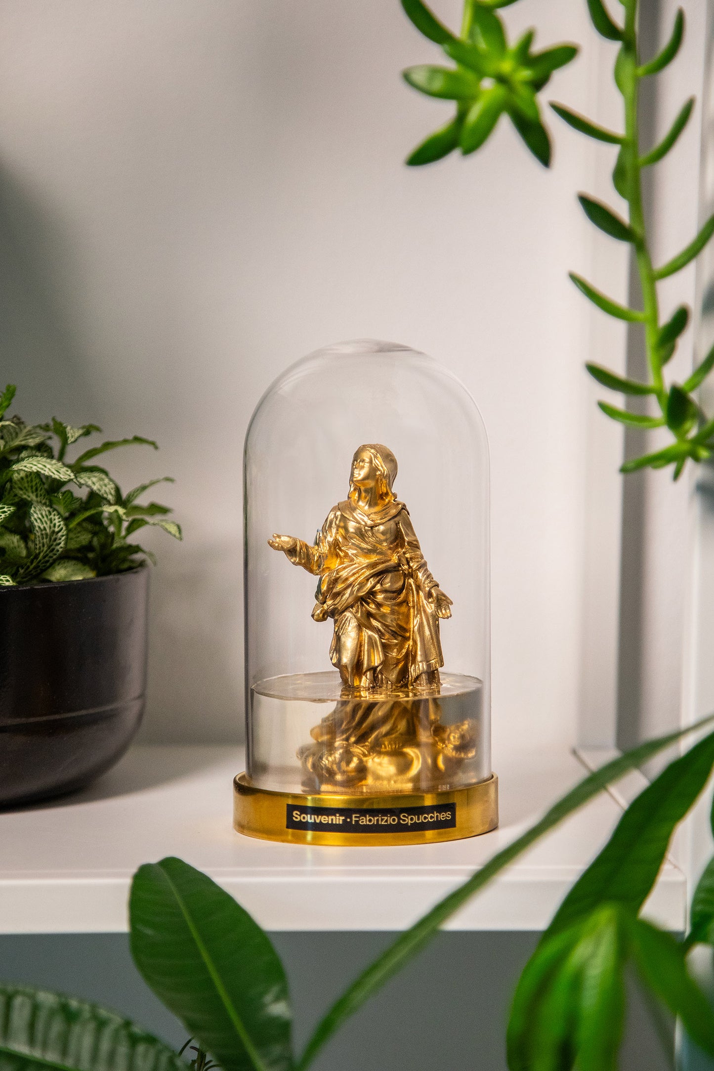 Fabrizio Spucches, Madonnina in resina Souvenir